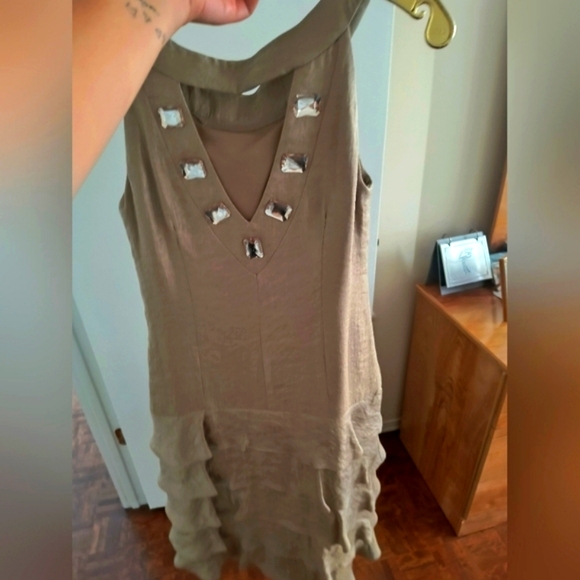 Gold cocktail dress with open back - Picture 1 of 3